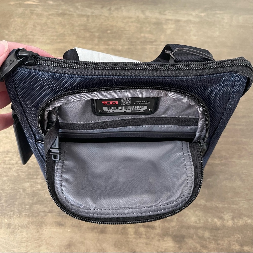 NWT TUMI Men's Navy Crossbody Bag - Picture 4 of 8